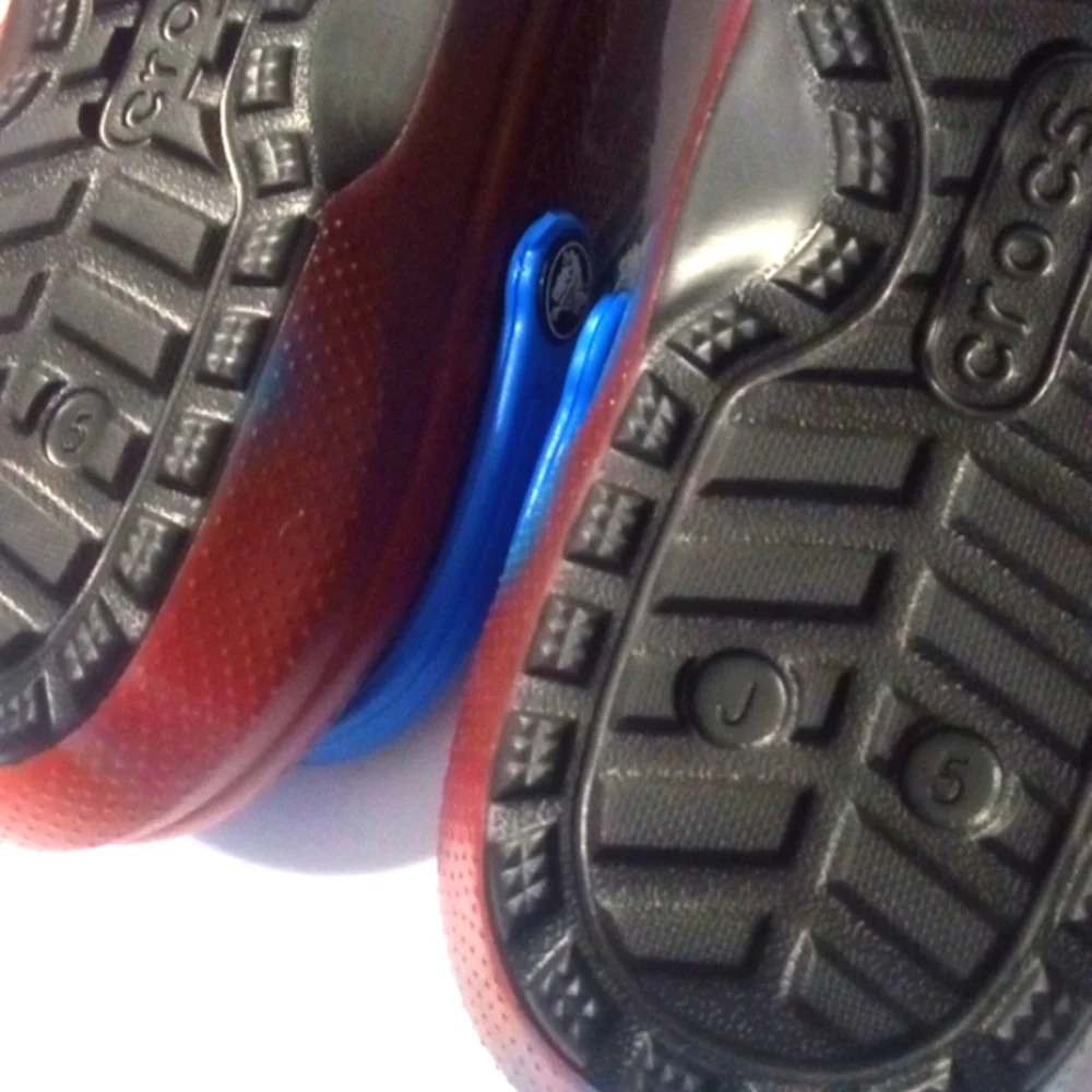 CROCS KIDS RED AND BLUE TIE DYED COZY FUR LINED SHOES SIZE 5 NWT